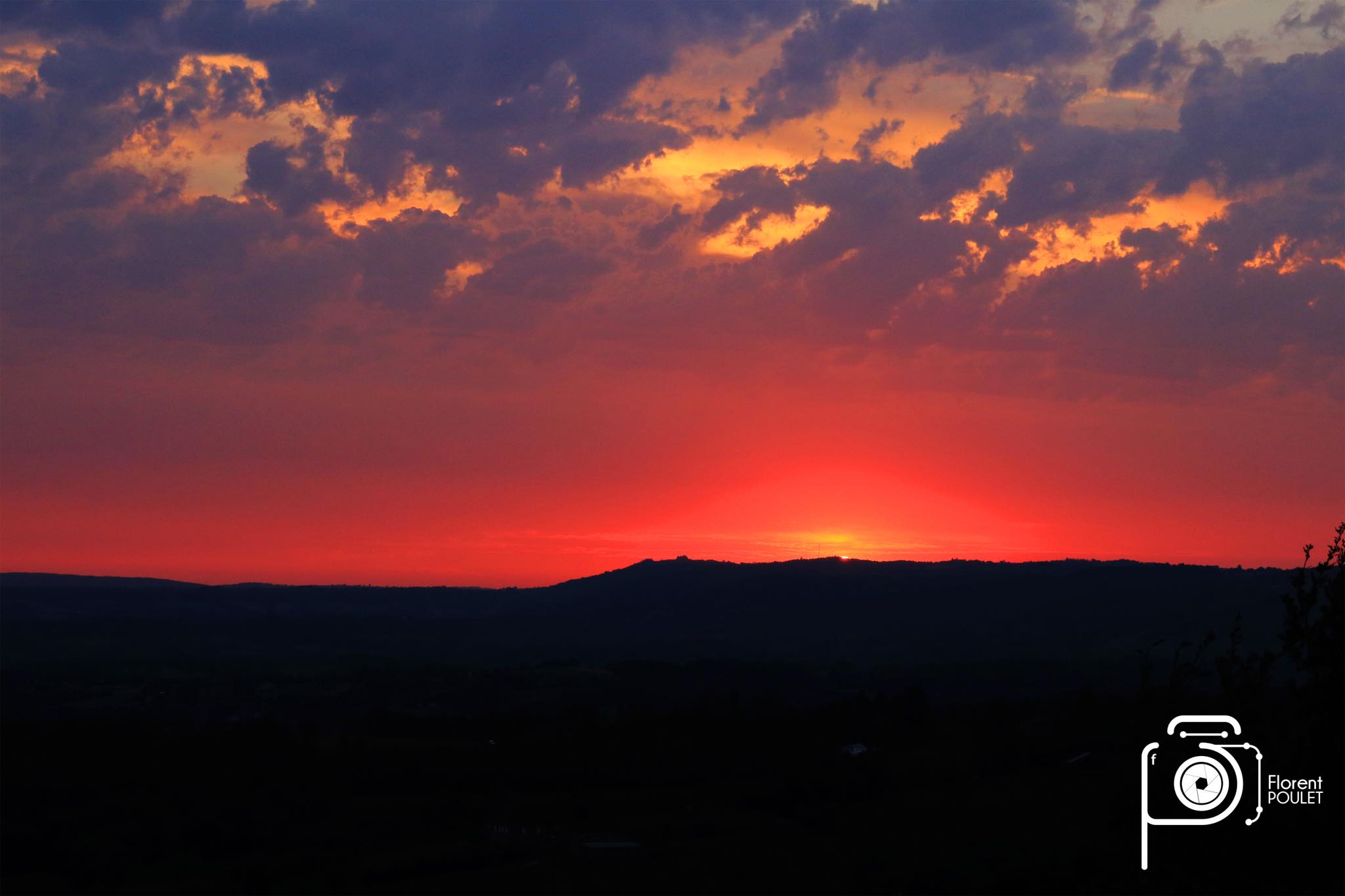 Eclipse lunaire et coucher de soleil à Puy d'Arnac 27.07.18