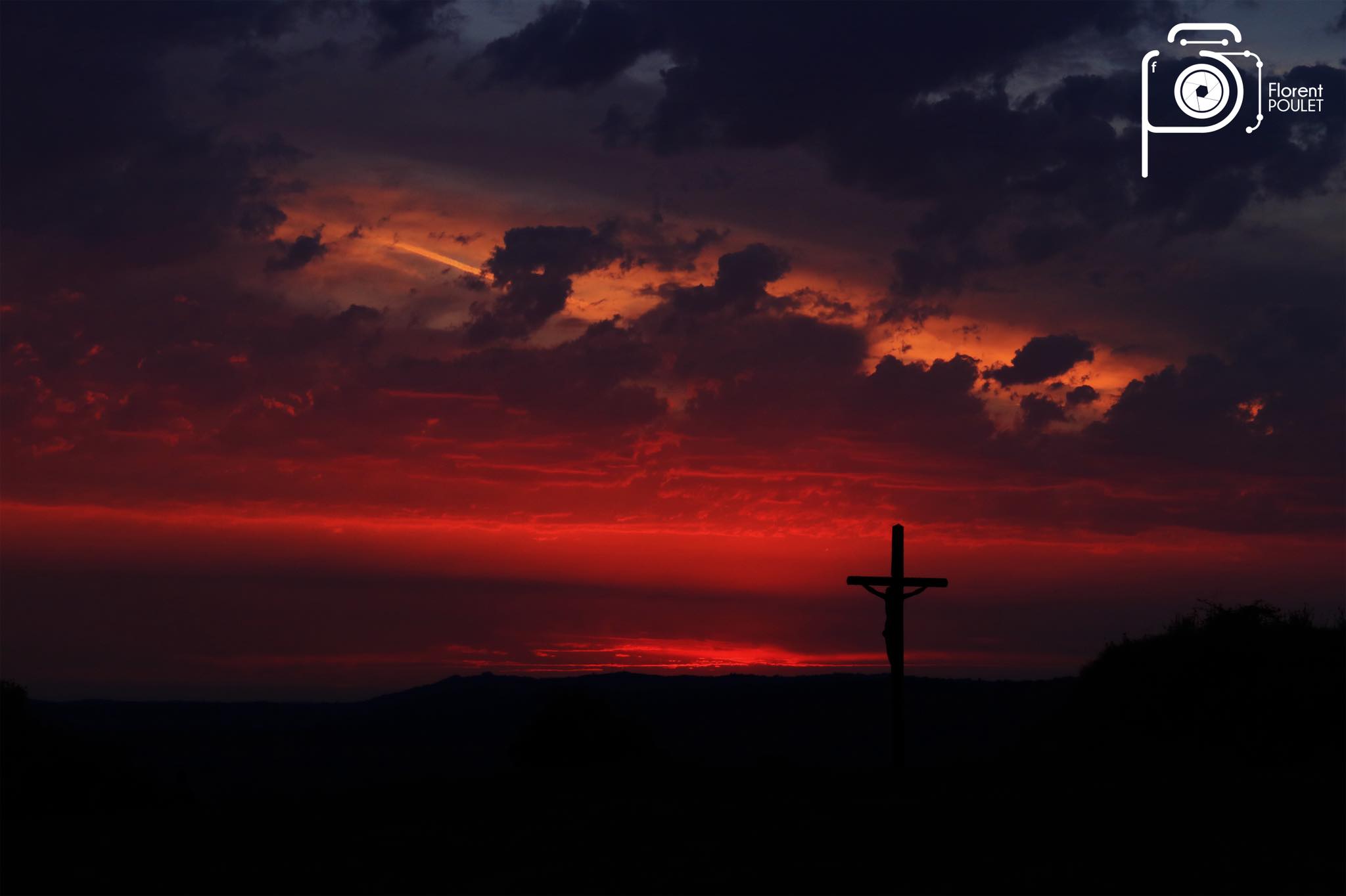 Eclipse lunaire et coucher de soleil à Puy d'Arnac 27.07.18