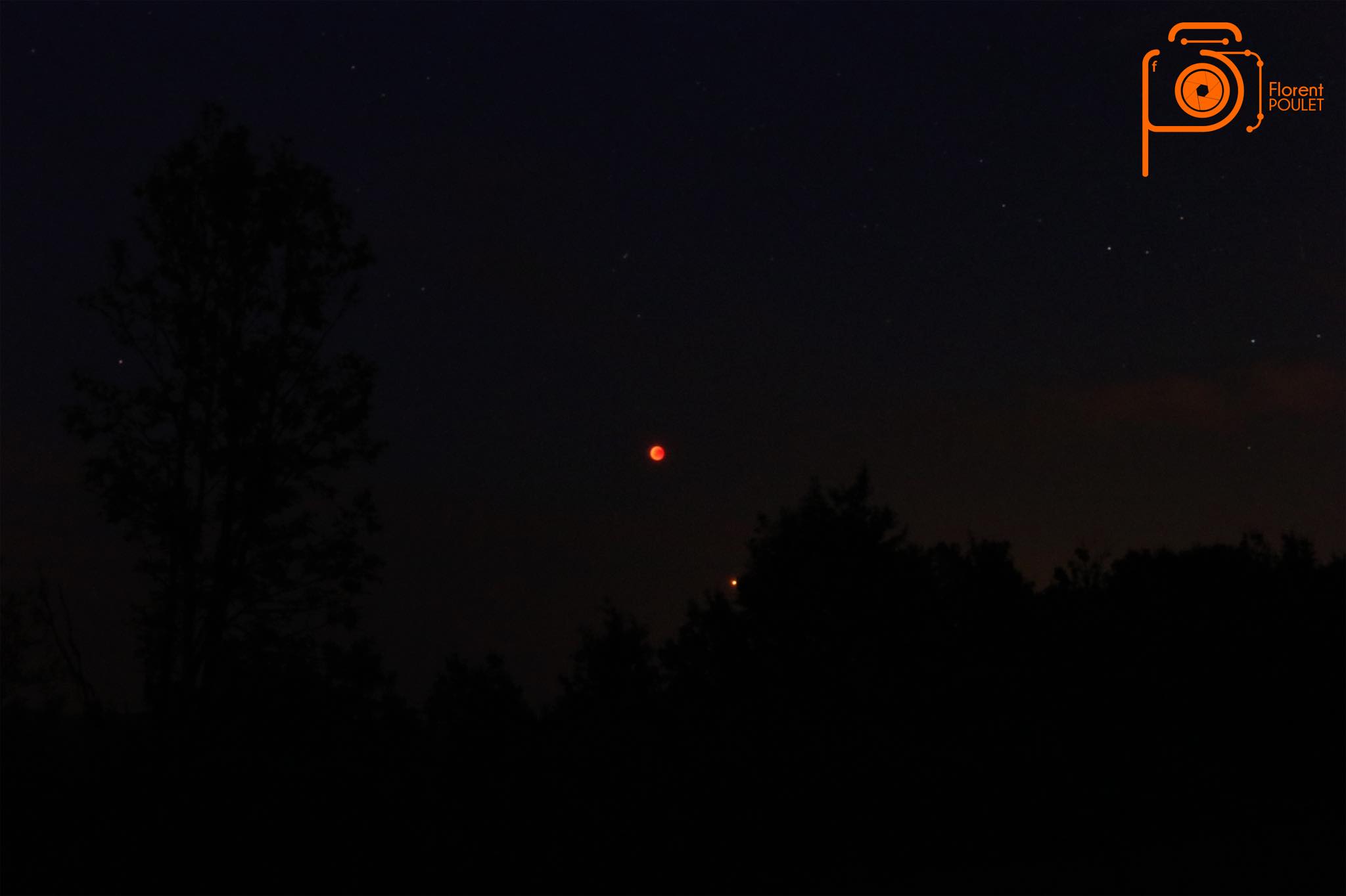 Eclipse lunaire et coucher de soleil à Puy d'Arnac 27.07.18